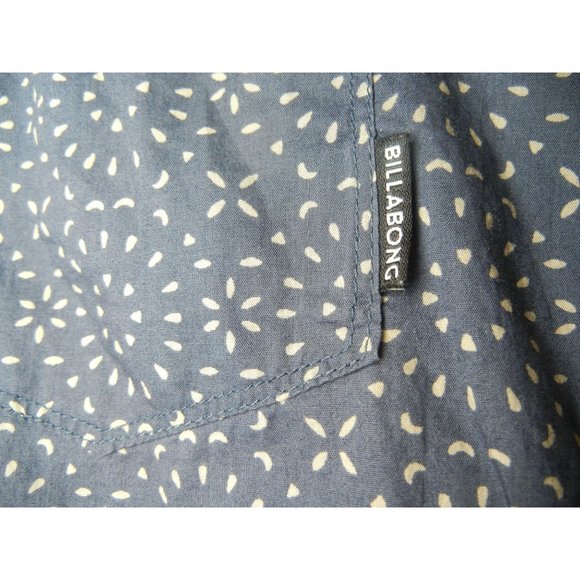 Billabong XXL tailored fit button up shirt blue & white pattern pocket preowned - Picture 2 of 7